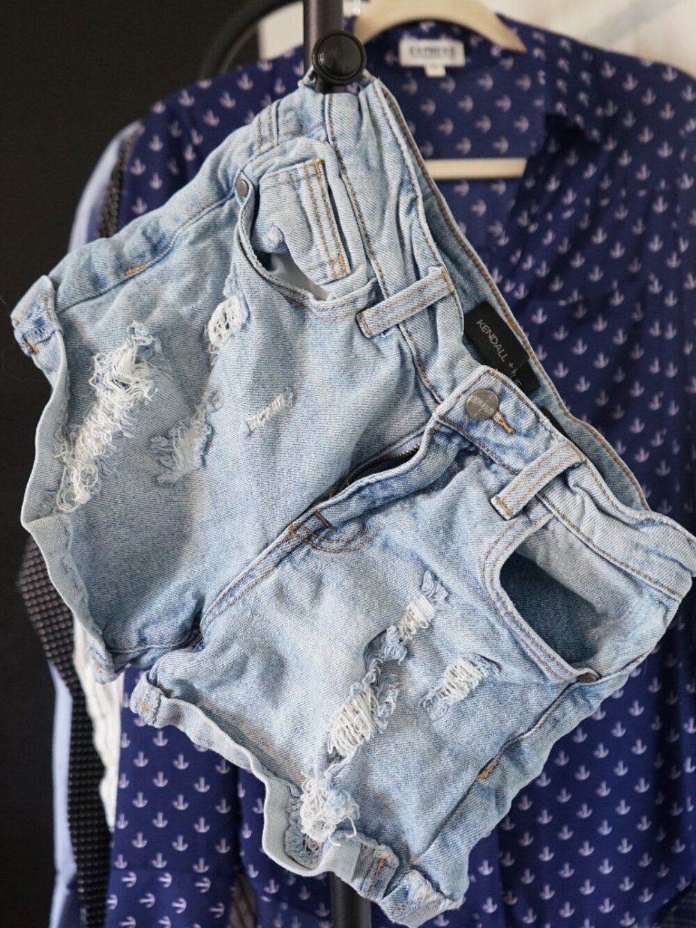 Kendall and Kylie The Icon Short Distressed Denim Shorts Size 1/25